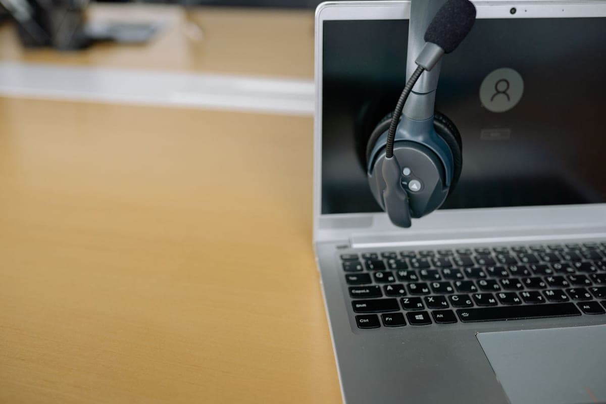 Best AI Customer Support Bots in 2026: Fin vs Decagon vs Ada vs Zendesk AI – featured image