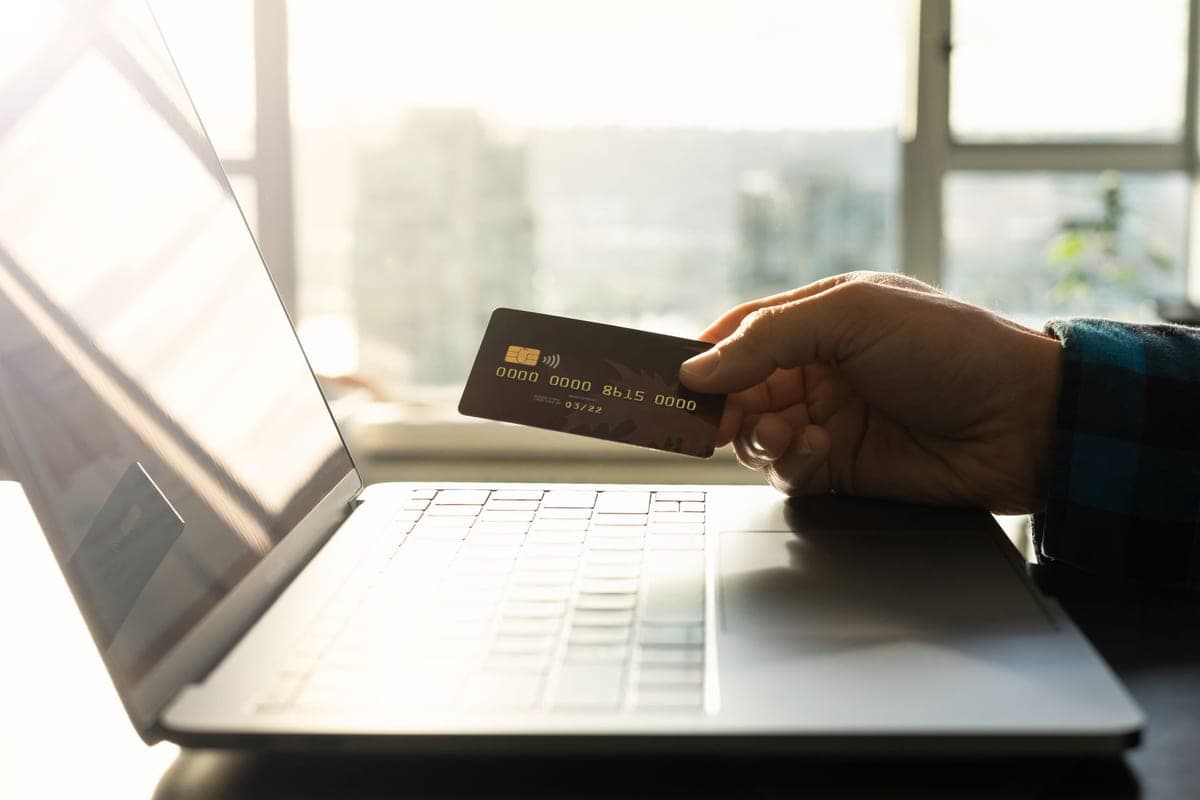 How to Handle Upwork Client Chargebacks and Disputes in 2026 (Protect Your Earnings & JSS) – featured image