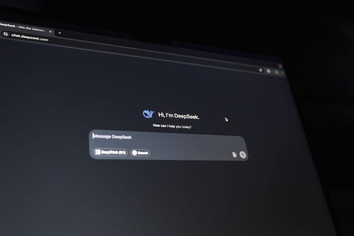 How to Run DeepSeek Locally in 2026: Ollama & LM Studio Setup for Complete Privacy – featured image