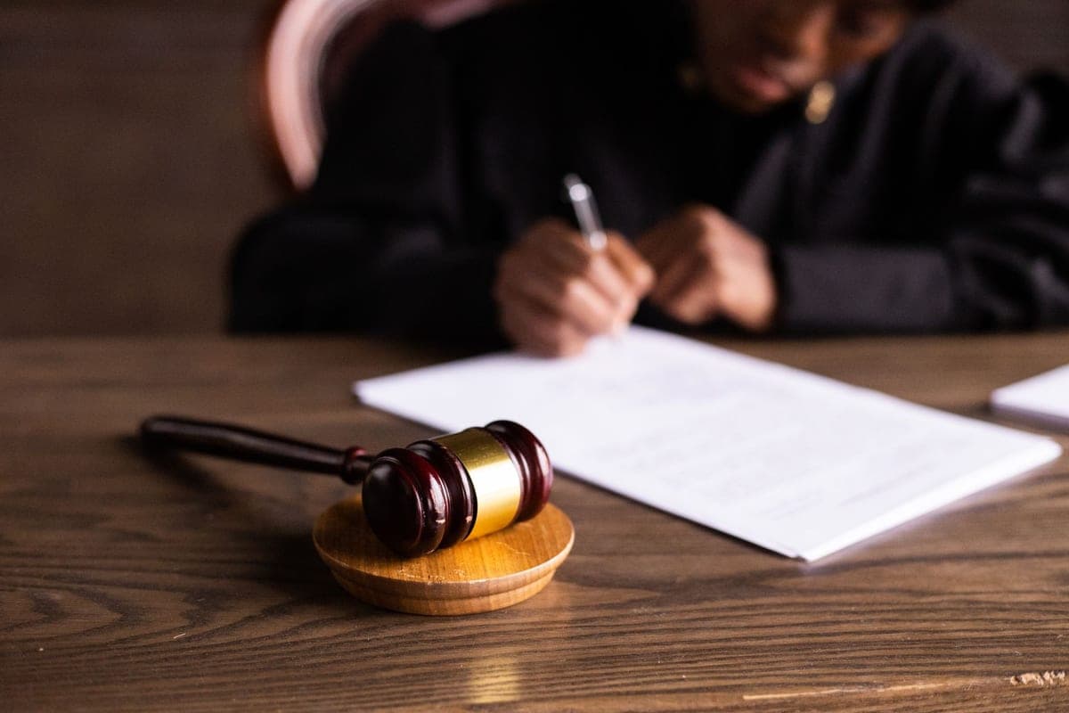 Best AI Legal Tools for Freelancers & Contractors in 2026 (Contract Review & NDAs) โ featured image