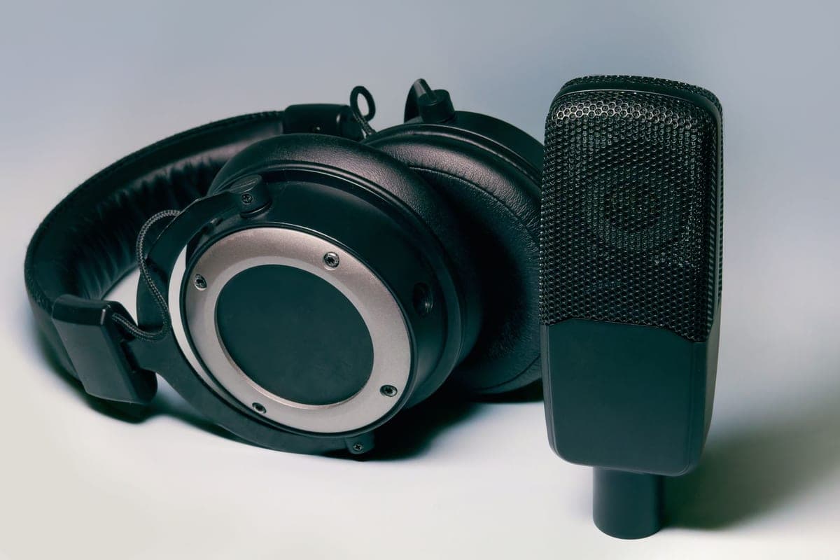 Best AI Podcast Editing Tools in 2026: Descript vs Podcastle vs Riverside – featured image