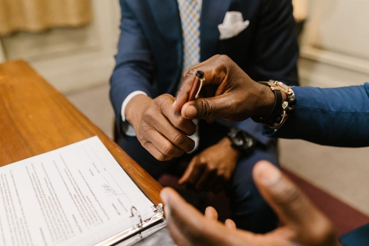 How to Charge Monthly Retainers as a Freelancer in 2026 ($1,500–$5,000/mo Predictable Income) – featured image