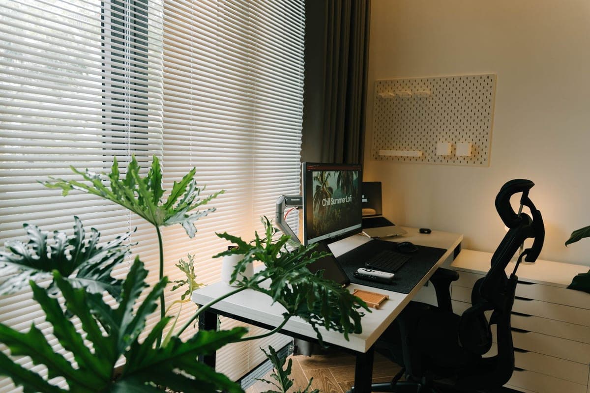 How to Make Extra Income While Working Full-Time in 2026 (Realistic Side Hustles) – featured image