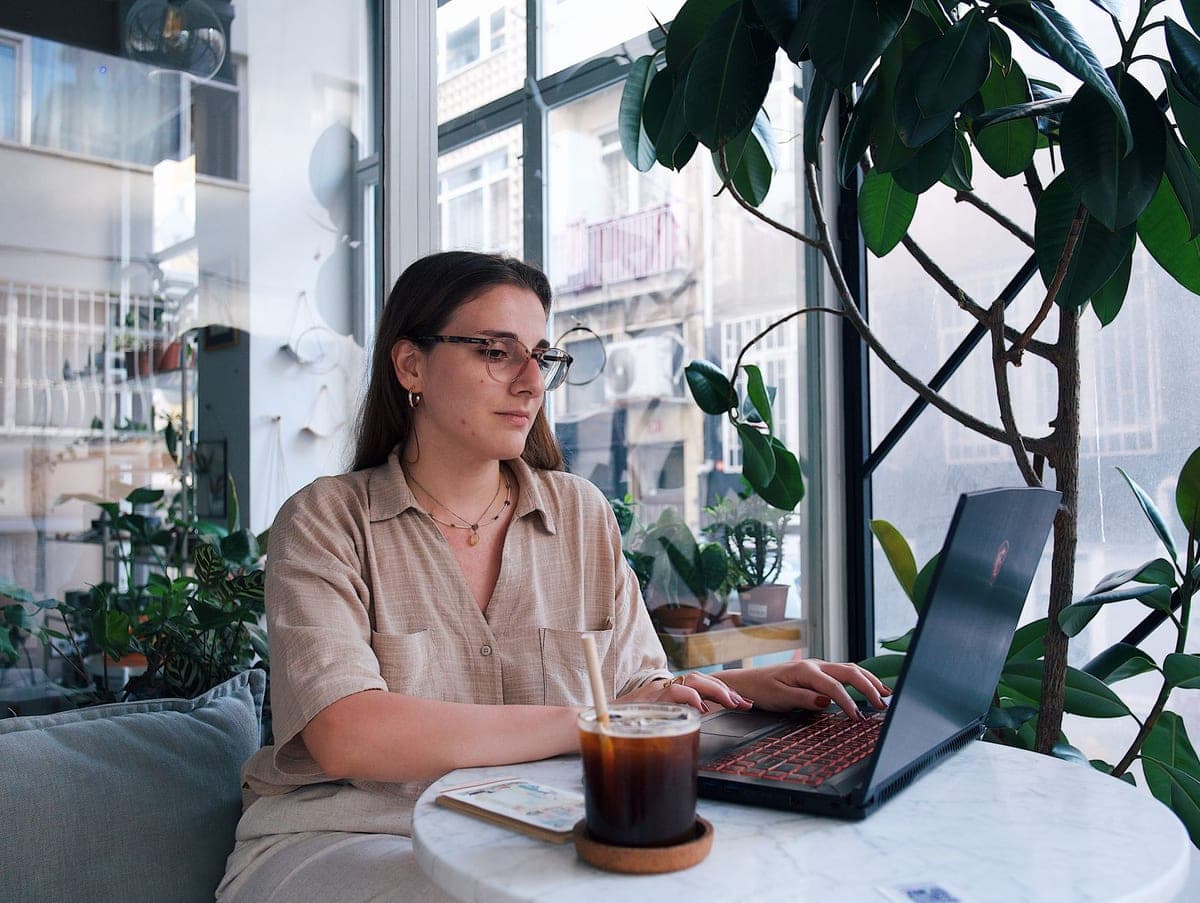 Upwork Review 2026: Is It Still Worth It for Freelancers? (Fees & Reality) β featured image
