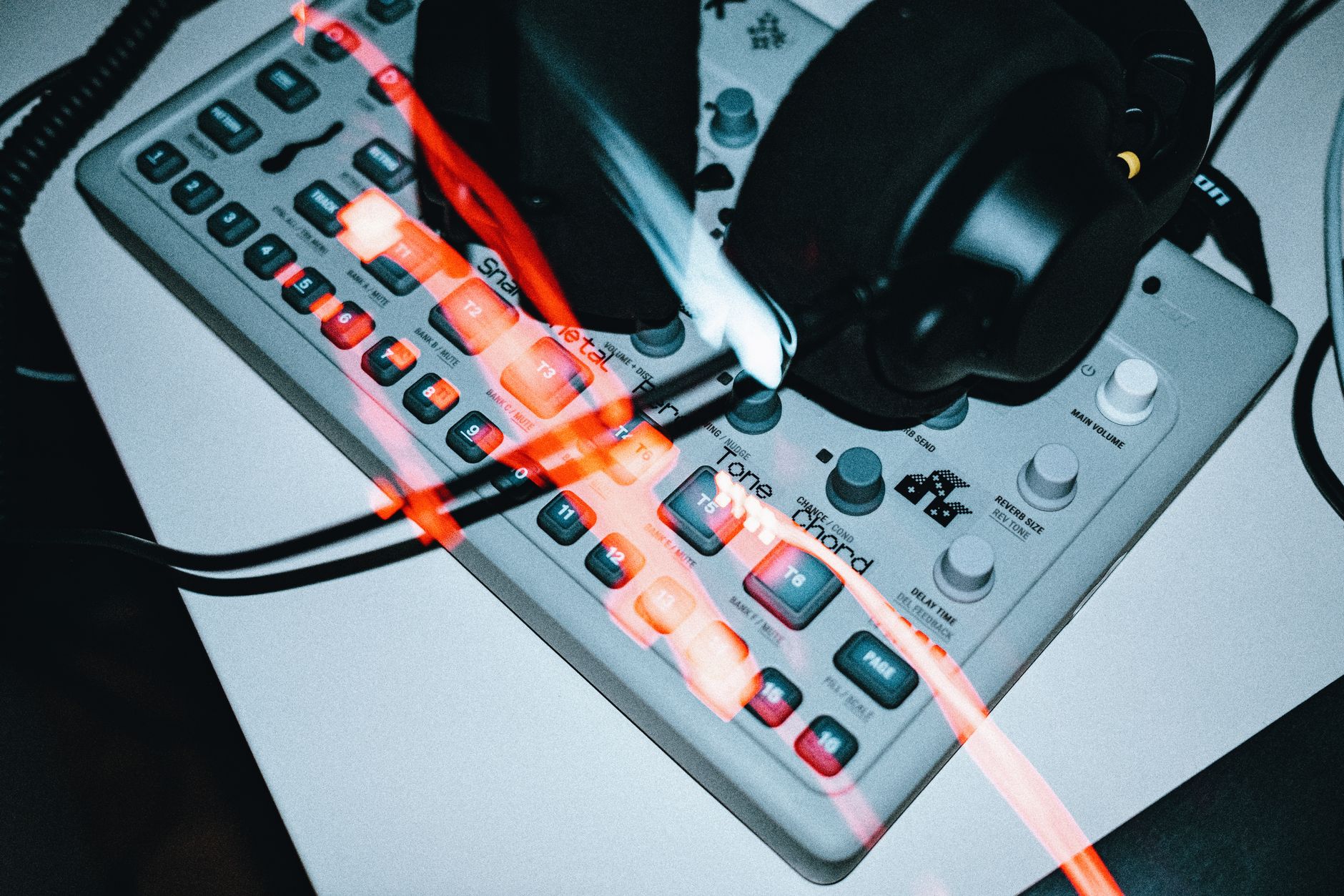 Best AI Music Generators in 2026: Suno AI vs Udio (Commercial Rights & Quality) – featured image