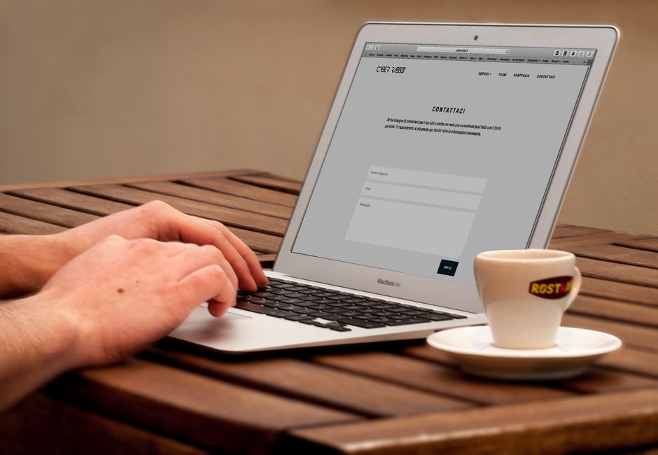 Best Free Website Builders for Freelancer Portfolios in 2026 (Framer vs Carrd vs Webflow) โ featured image