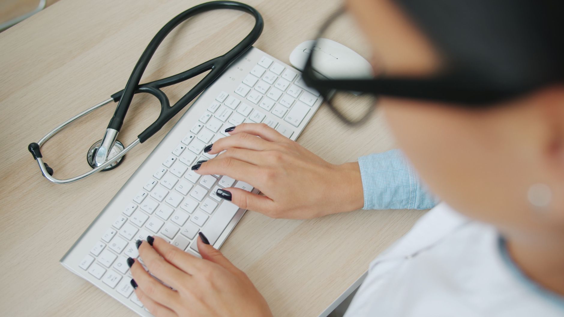 Best Remote Medical Transcription Jobs for Beginners in 2026 ($18-$30/Hour) β featured image