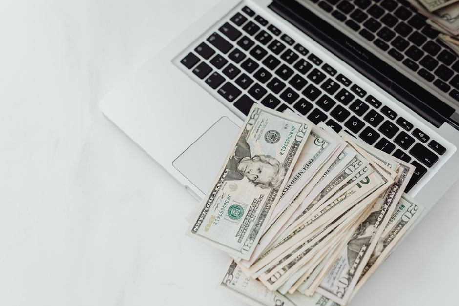 Comparison of quick answer features, rates, and platform options