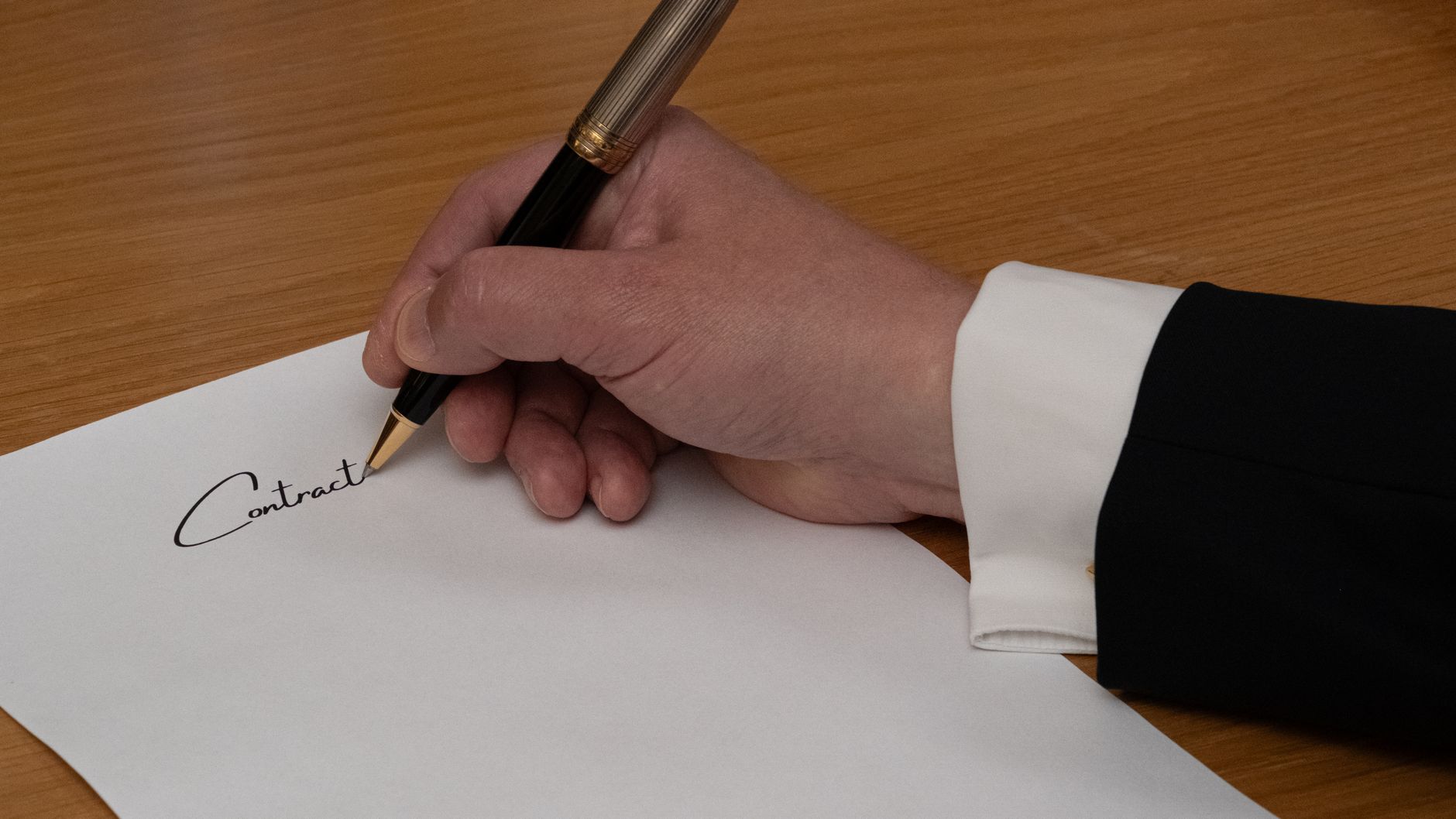 Free Freelance Contract Template: 8 Crucial Clauses to Protect Your Work in 2026 โ featured image