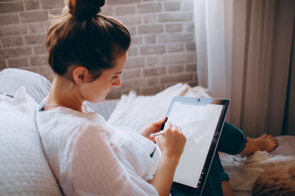 Comparison of the short answer features, rates, and platform options