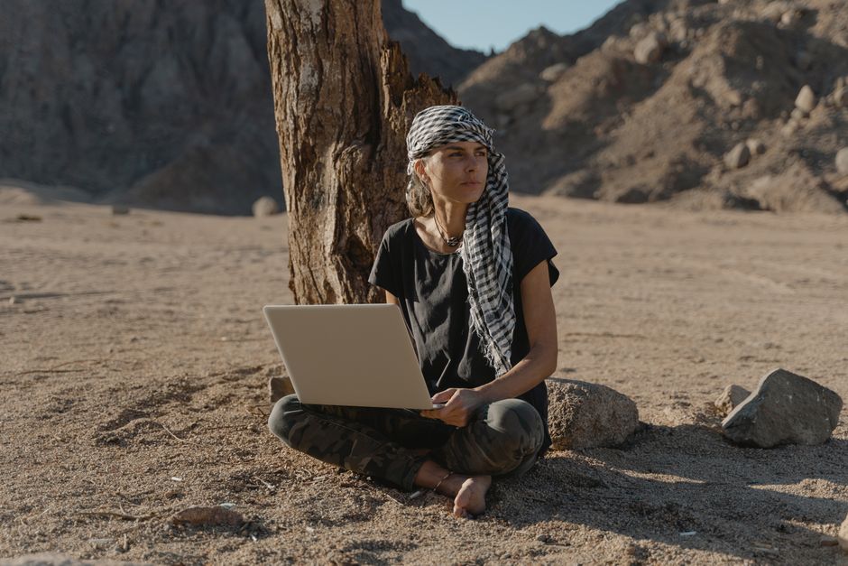 How to Land US Remote Jobs From Anywhere in the World in 2026 (Legally & Easily) β featured image