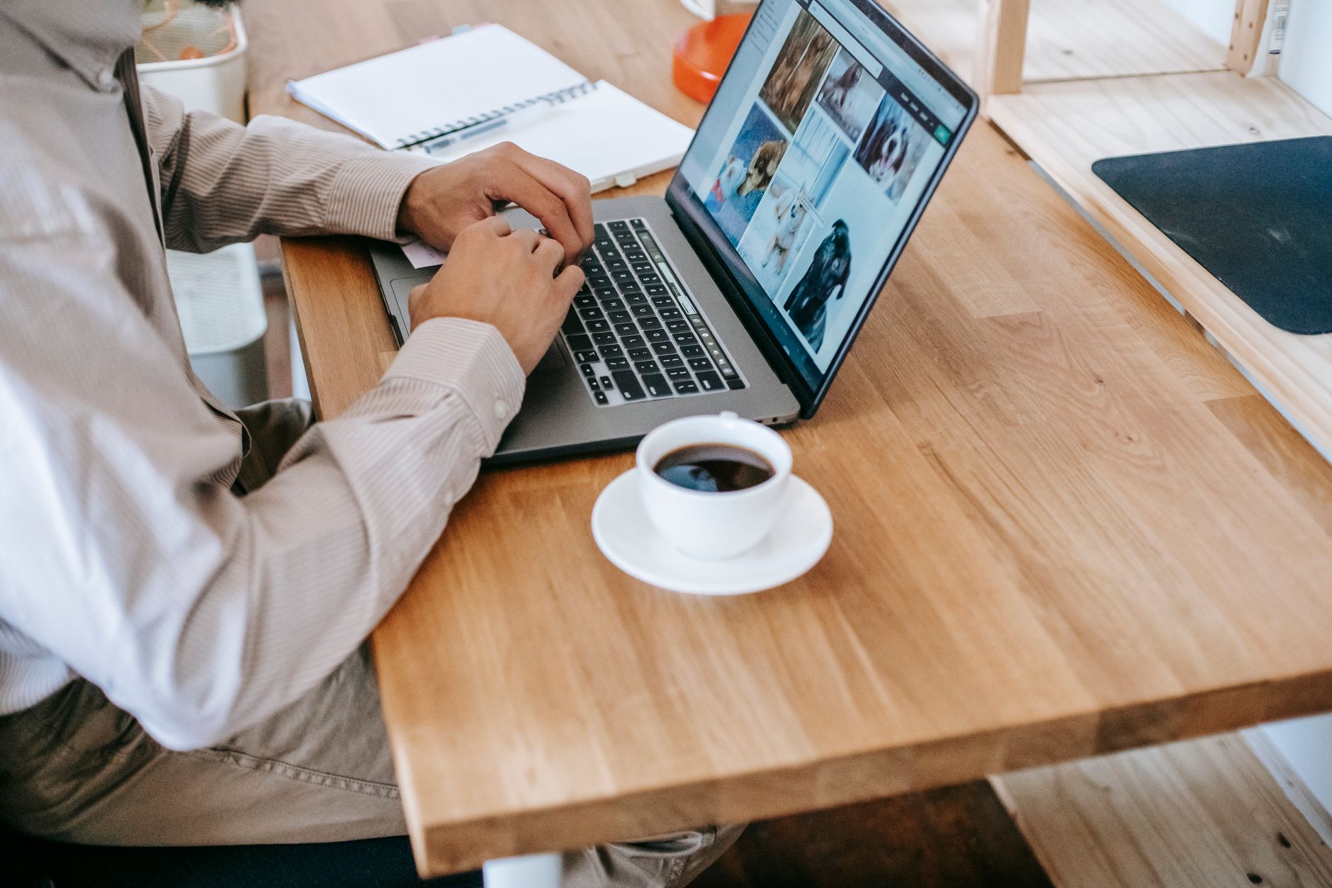 How to Turn One-Off Freelance Clients into Monthly Retainers (2026 Playbook) – featured image