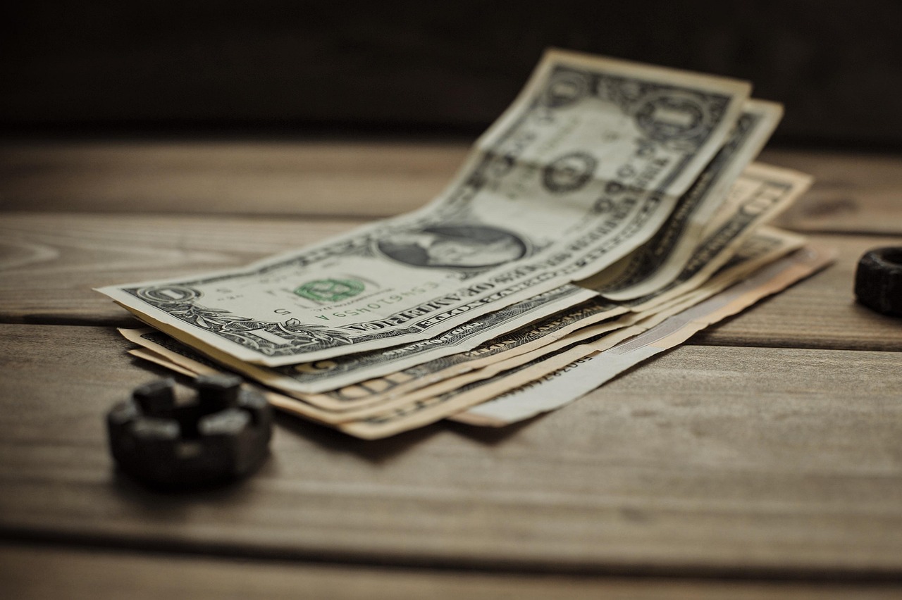 How to Withdraw Upwork Earnings in Vietnam to MoMo & Bank Accounts (2026) – featured image