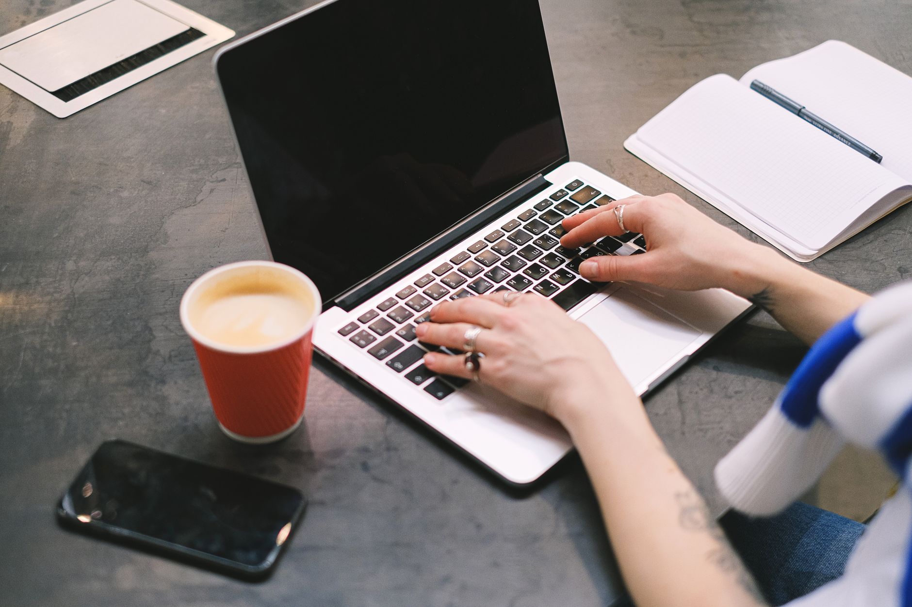 Featured image for How to Write a Freelance Bio That Wins Clients: Examples