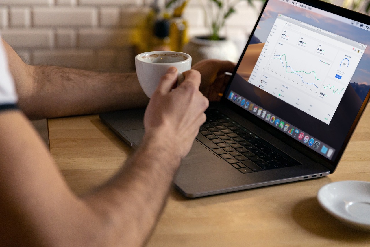 Is Contra Worth It in 2026? Freelancer Review (Fees, Pro Plan, and Real Earnings) – featured image
