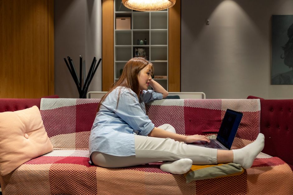 Comparison of quick answer features, rates, and platform options