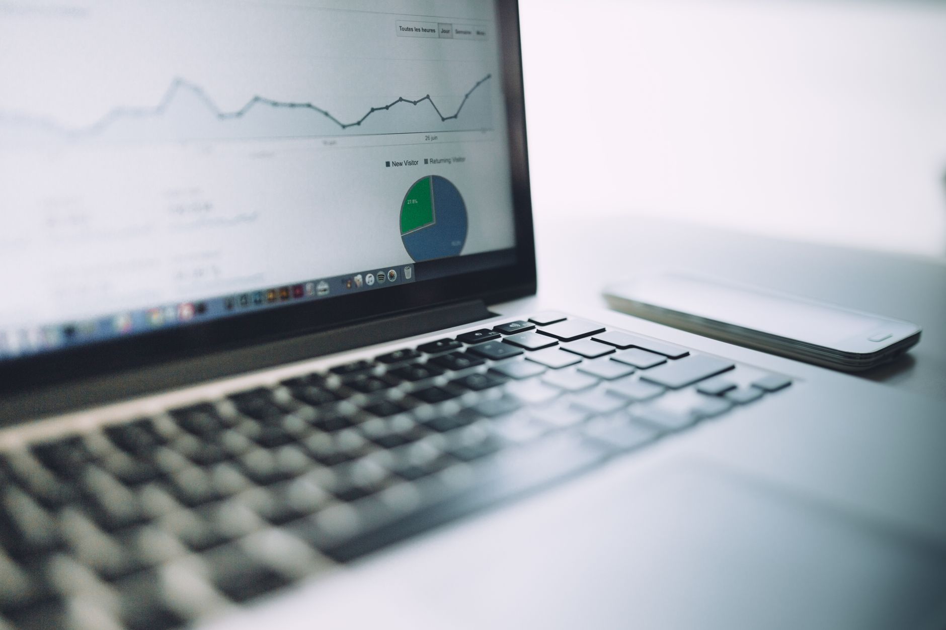 How to Sell Notion Templates in 2026: Pricing, Distribution & Revenue – featured image